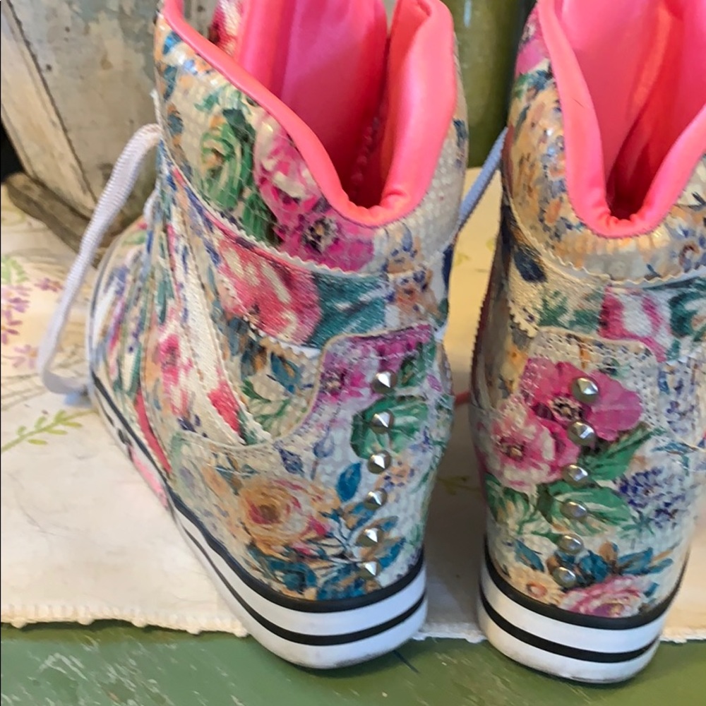 Shoes - Picture 2 of 2